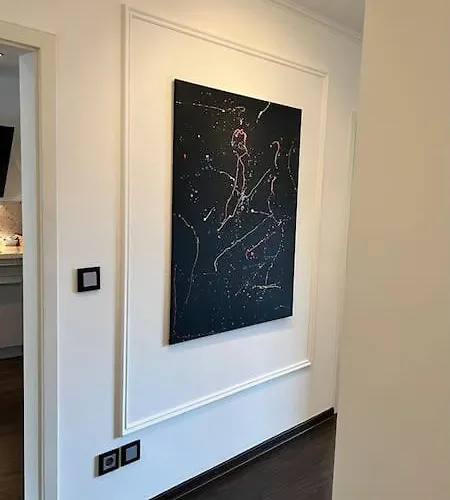 Hochwertige דירה