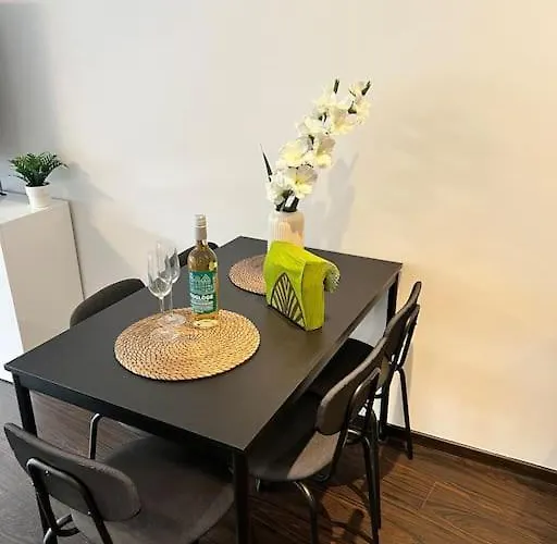 Hochwertige דירה *