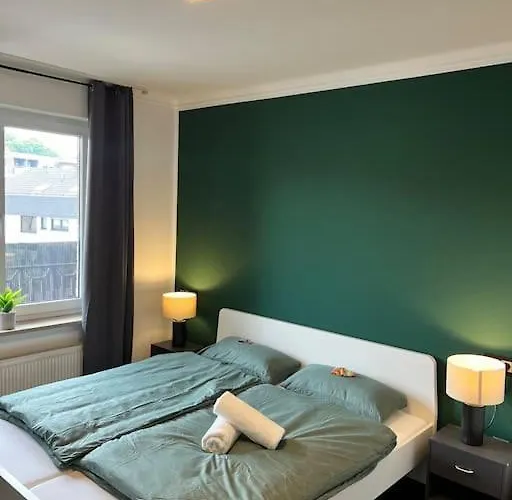 Hochwertige דירה