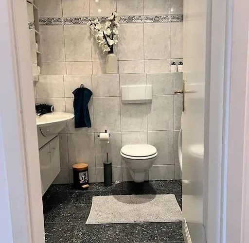 Hochwertige דירה